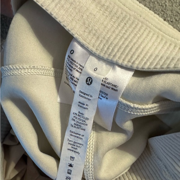 🤍 Lululemon size 0 Ribbed Softstreme high rise short 2”🤍 - Picture 4 of 5